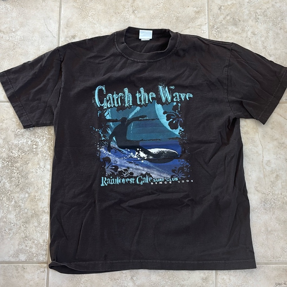 Rainforest cafe men’s XL catch the wave surfer tee graphic tee